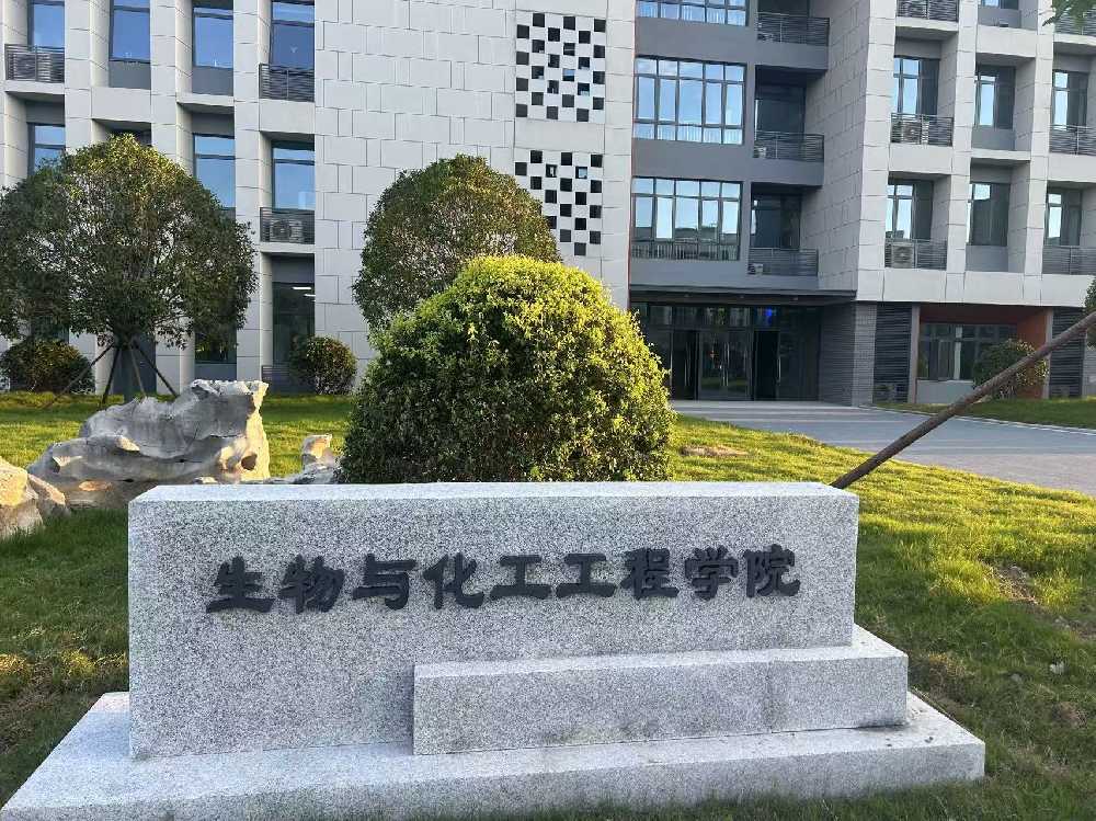 柳南区扬州职业大学体育场高杆灯项目